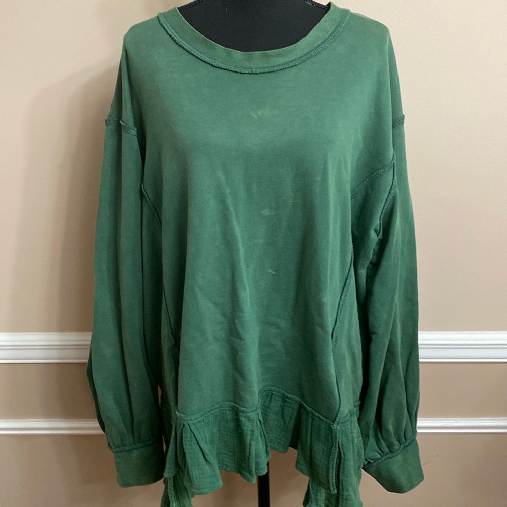 Fantastic Fawn Green Ruffled Hem Top Large EUC